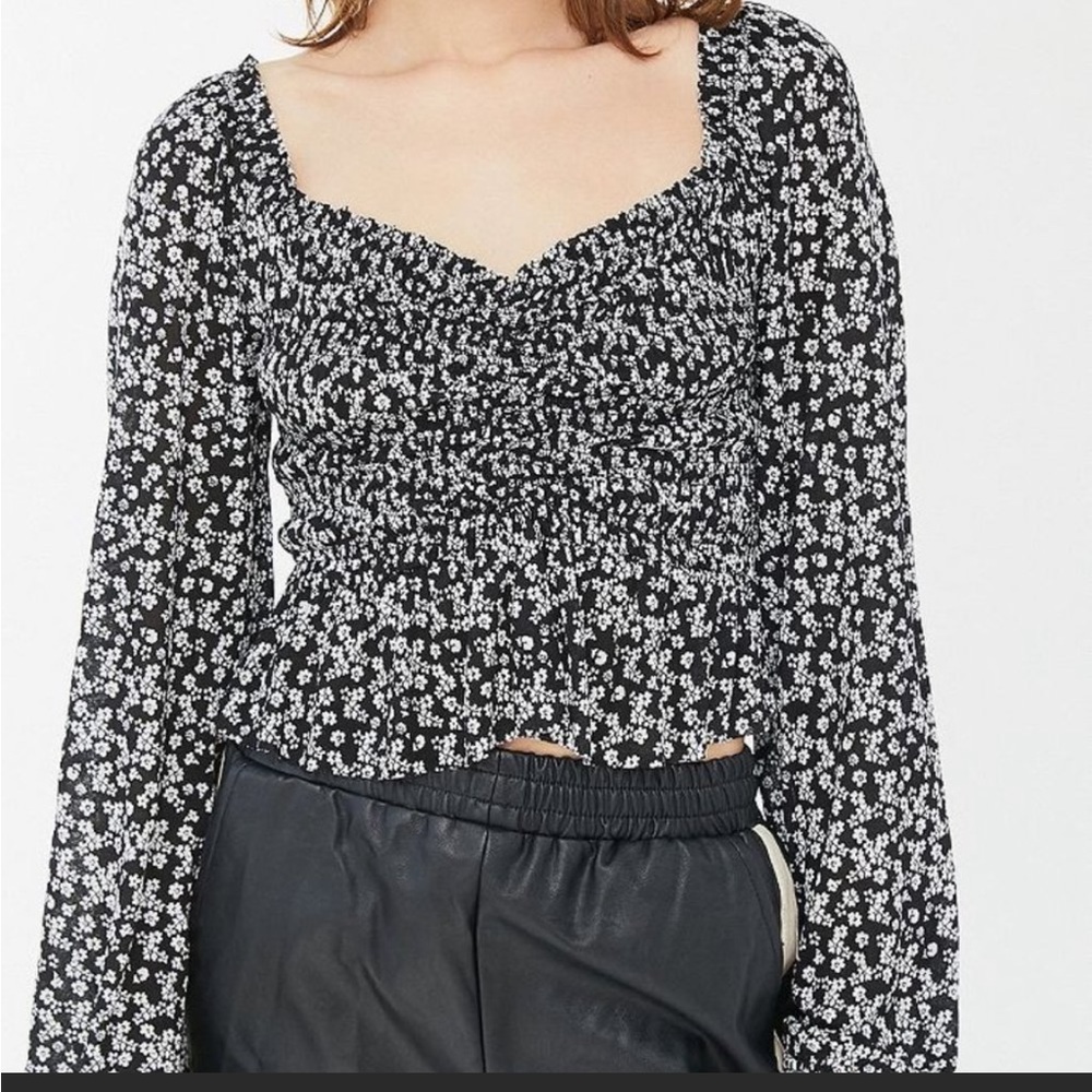 Urban Outfitters | floral ruched long sleeve